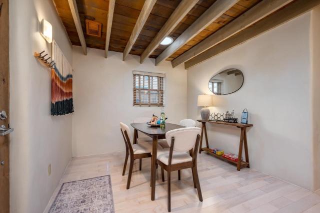 Casa Saint Francis- King Bed-Patio & Fire Pit -2BR