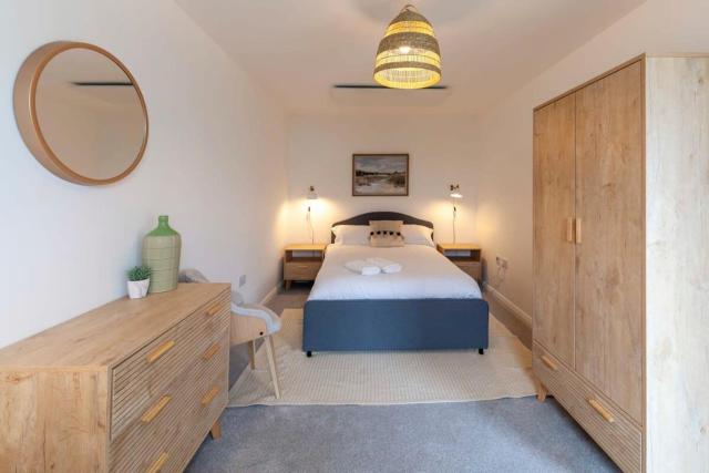 Contemporary 1 Bedroom Apartment in Ashford