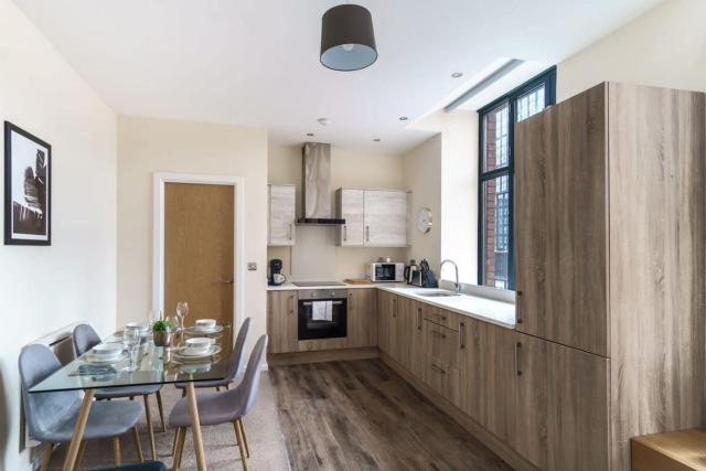 Bright 2 Bedroom Apartment in Central Manchester