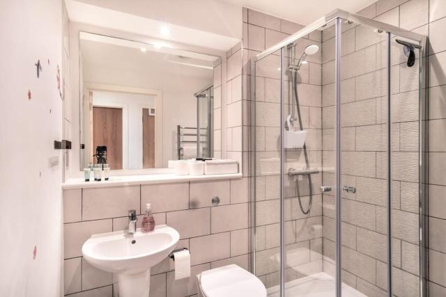 Spacious & Modern 1 Bed Apartment Manchester
