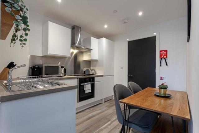 Modern 2 Bed Flat 5min to Old Trafford Stadium