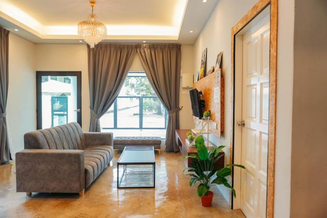 Private Jacuzzi Pool homestay with 10-14 paxx