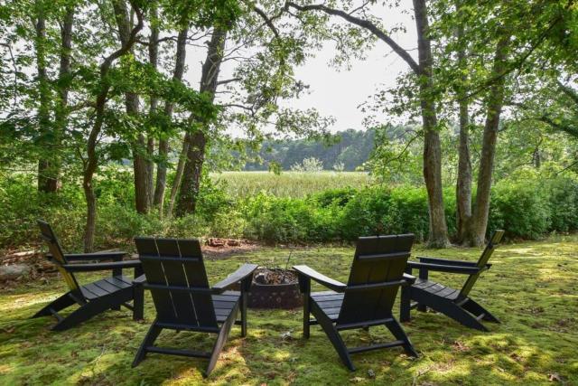 Eclectic Wellfleet Style Home near Lt Island