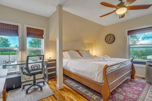 Charming Victorian Haven Near Garden of the Gods