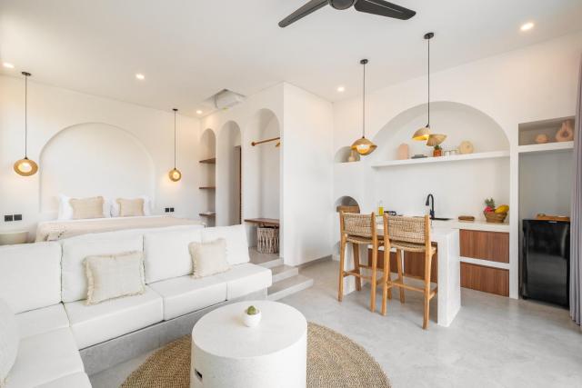Tropical Canggu Pool Suite