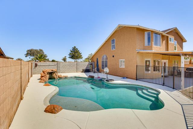 Walk to State Farm Stadium! Poolside Desert Escape
