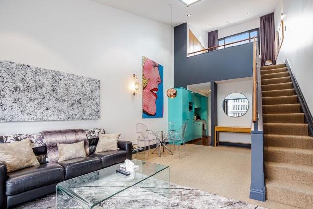 One-bedroom loft in Viaduct by Zodiak Stays