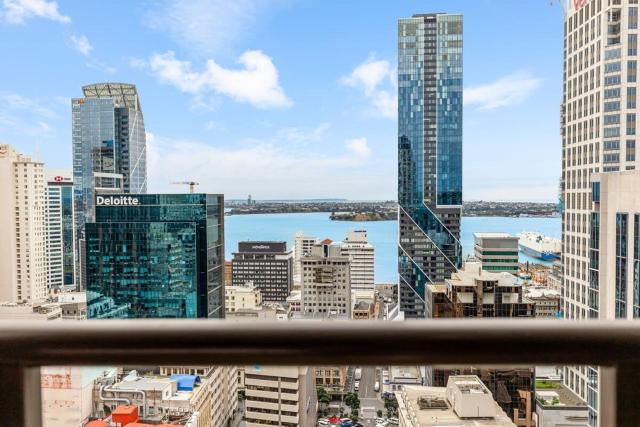 1BR in Prime location City views by Zodiak Stays