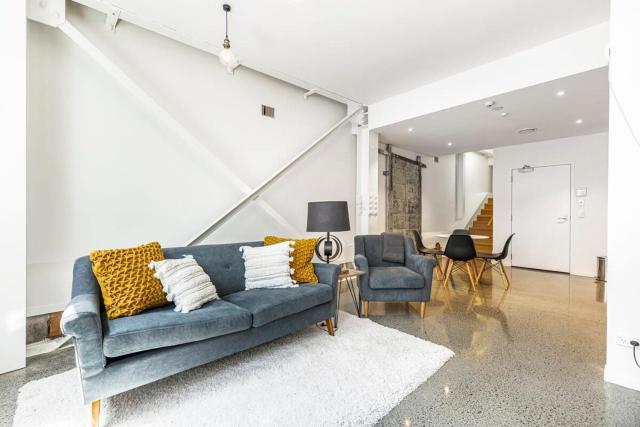 Contemporary 1BR Queen St Retreat by Zodiak Stays