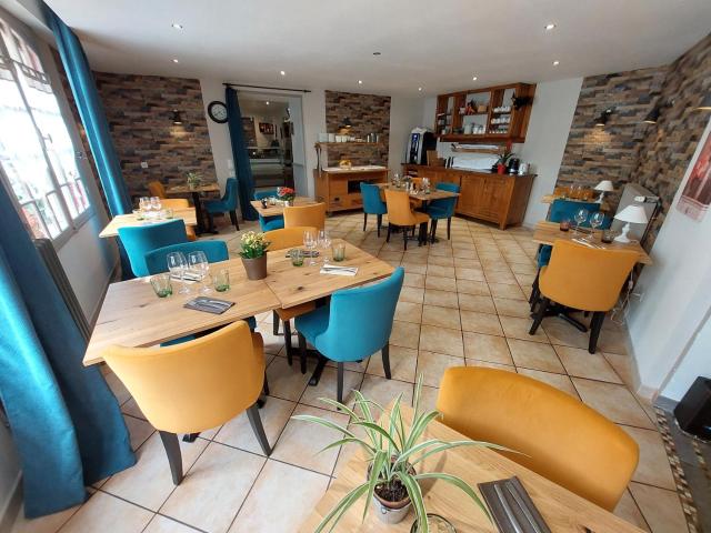 Logis Hotels - Auberge de l'Île - Hôtel 3 étoiles et Restaurant
