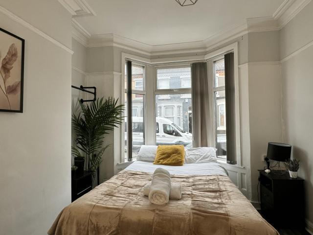 4 Bedroom Anfield House, 7 beds, Free Parking, Garden - 5 mins to LFC, 15 mins to City Centre
