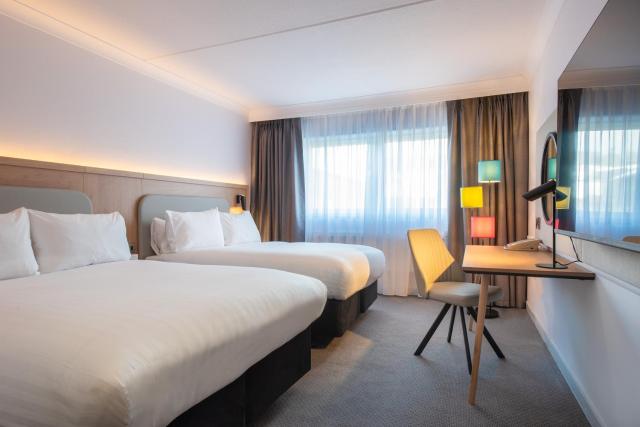 Holiday Inn Edinburgh Zoo by IHG