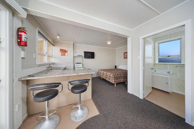 Waterfront, Handy Location, Affordable, Unit 6 - KK61646