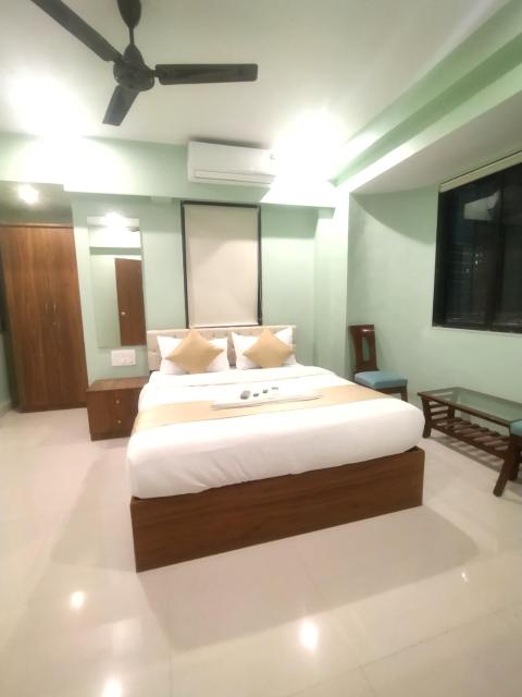Everest Stays Rooms and Dormitory