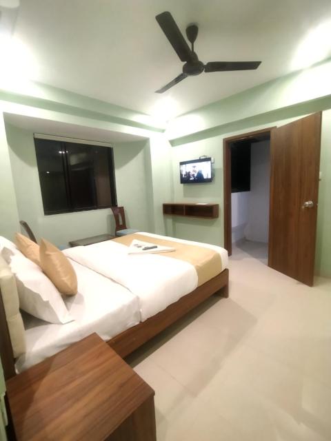 Everest Stays Rooms and Dormitory