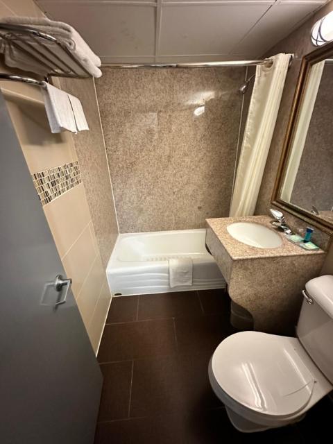 Town House Inn and Suites