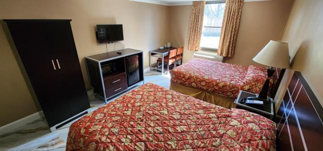 Town House Inn and Suites