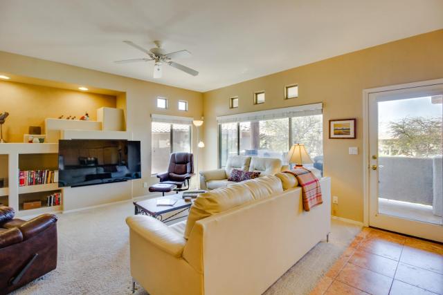 Oro Valley Condo w/ Community Pool: Near Hiking!