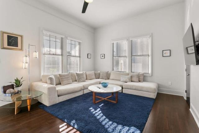 Modern pristine stunning 2BD Garden District Apt