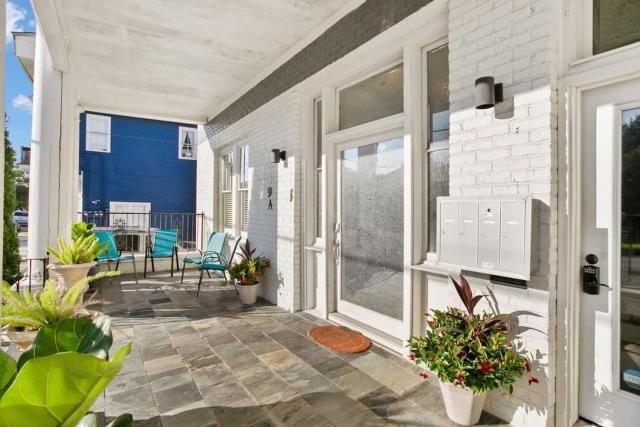 Modern pristine stunning 2BD Garden District Apt