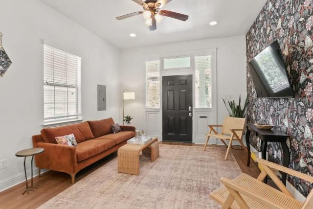 Fabulous Classy and Comfy 3BD 2BA Home and Parking