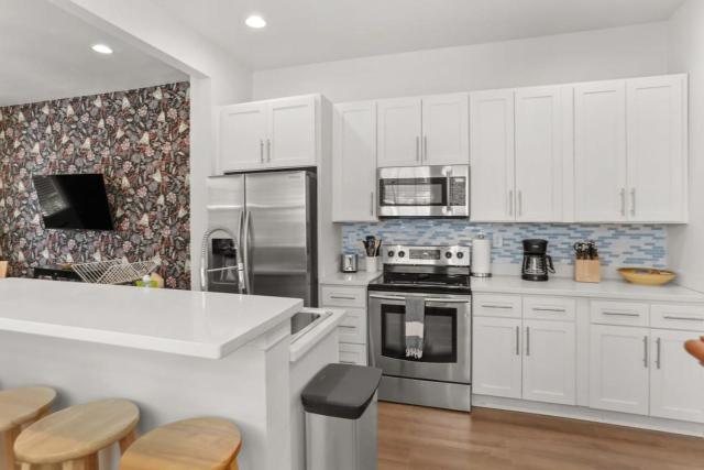 Fabulous Classy and Comfy 3BD 2BA Home and Parking