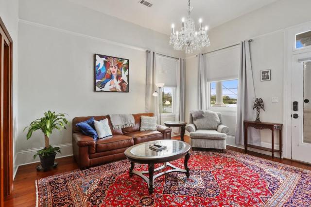 Unbeatable 2BD Bayou Luxury STEPS TO JAZZ FEST