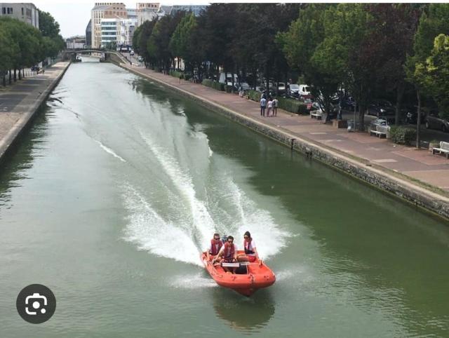The Unforgetable at Canal de l'Ourcq