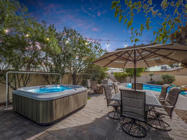 The Sunset House - Pool, Hot Tub & Putting Green