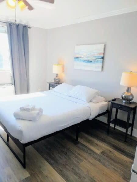 Downtown 18th FL! City View& Onsite Parking LM1807