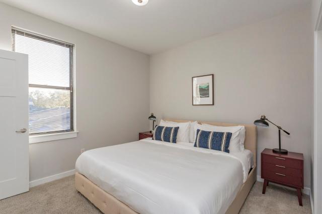 CozySuites Music Row 2BR in Nashville! 14