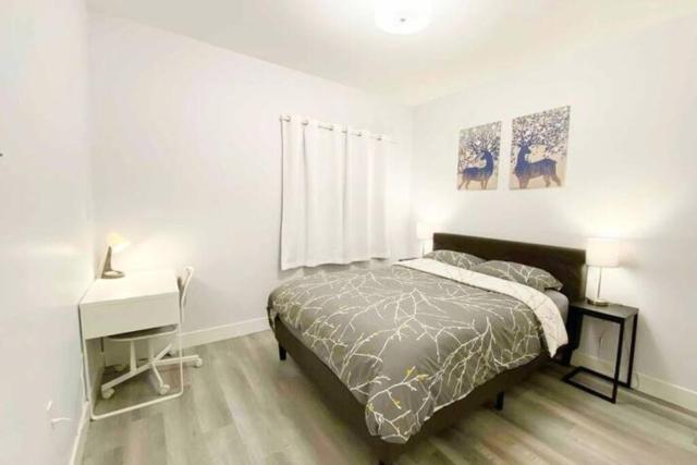 Burnaby Metrotown Two Bedroom Suite Walk to Metrotown Station, Metropolis & Crystal Mall