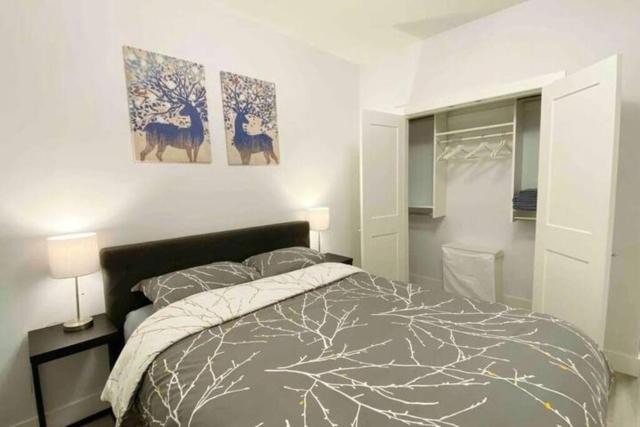 Burnaby Metrotown Two Bedroom Suite Walk to Metrotown Station, Metropolis & Crystal Mall