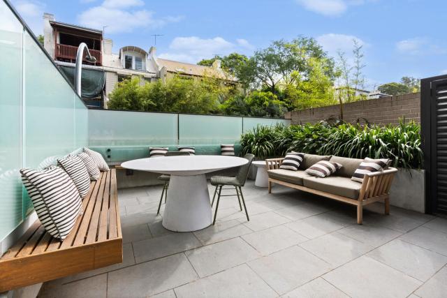 Luxurious Parkside 4BR Terrace House w/Garage