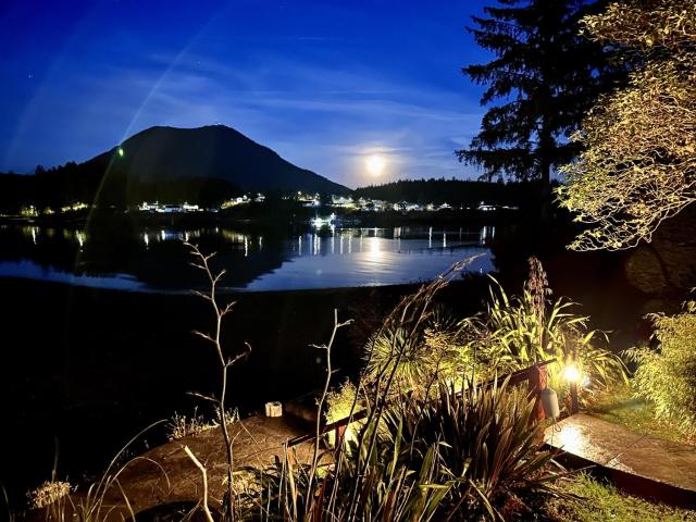 Waterfront Private Room With Hot Tub & Firepit