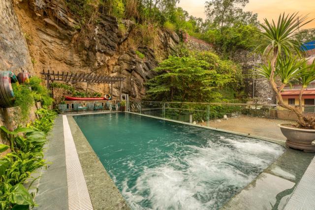 The Oversleep Catba Hostel & Pool Bar
