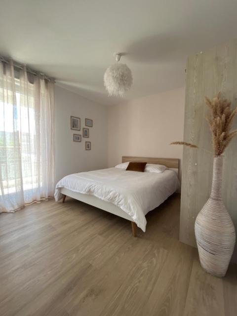 Appartement 2 chambres dans résidence avec piscine et parking