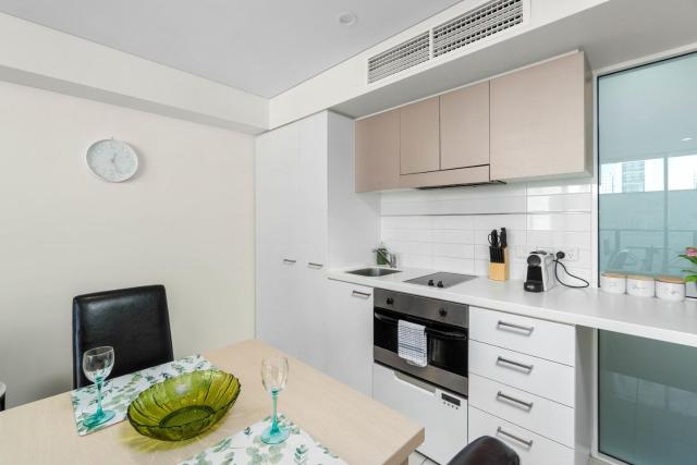 1BR Retreat in the Heart of North Terrace WiFi