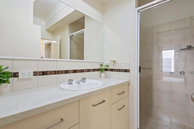 East Perth Apartment with Free Wi-Fi and Parking