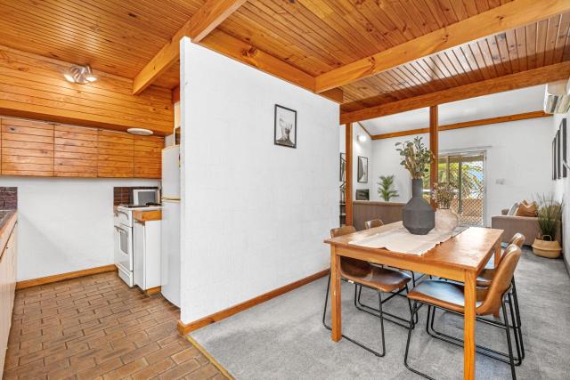 1 Cottesloe - steps from beach - sleeps 3 WIFI