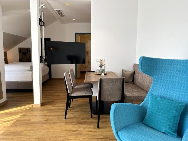 WESTSIDE Hotel