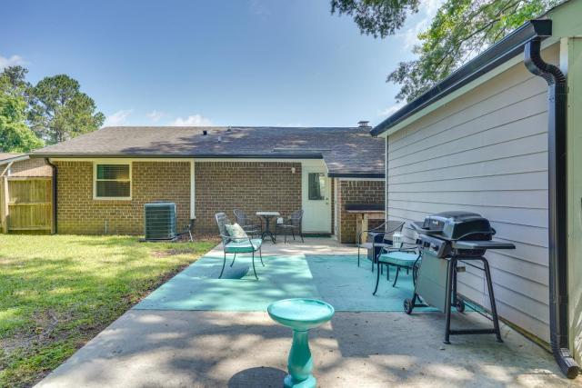 Cozy Goose Creek Escape w/ Patio & Grill