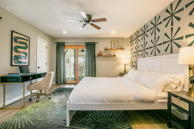 Oasis Retreat - Hot Tub - King Bd - Fire Pit - Games - Near Golf - 4 Bdrm - Sleeps up to 12