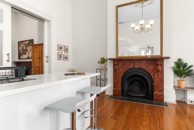 Timeless CBD Sanctuary - 1BR - Heart of Adelaide