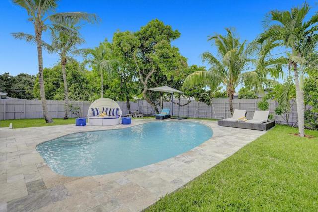 Yehudas Tropical Villa with Heated Infinity Pool
