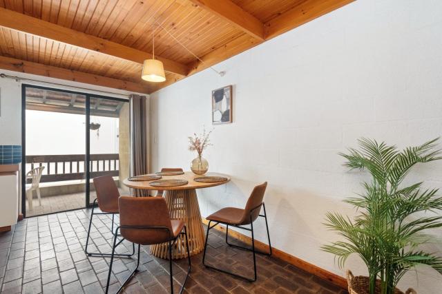 17 Cottesloe - steps from beach - sleeps 2