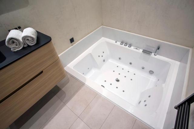 Love Room Balneo Sauna Pierre Corneille !