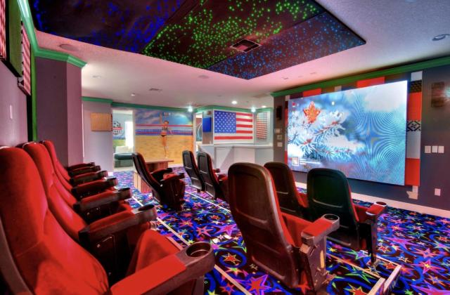 All Vacation Mansion w Spa-Pool-Cinema Sleep 40