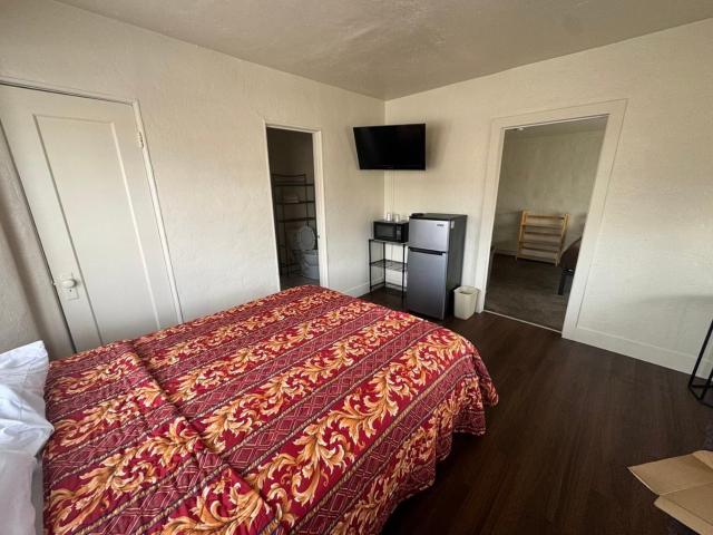 The Oaks Motel