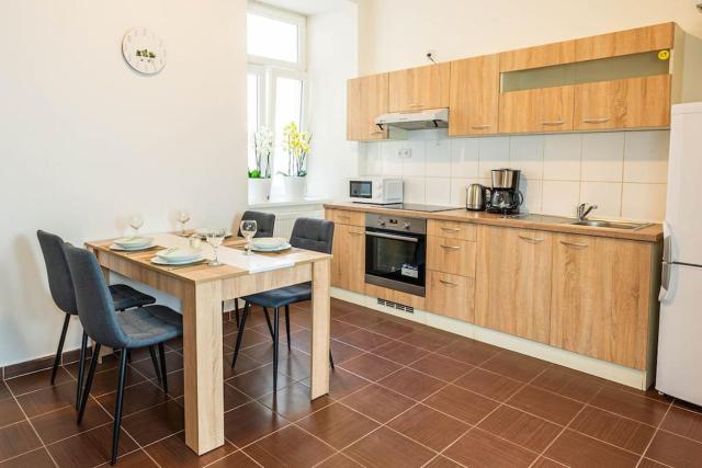 Sunny City Centre Apartment for 4 by AP